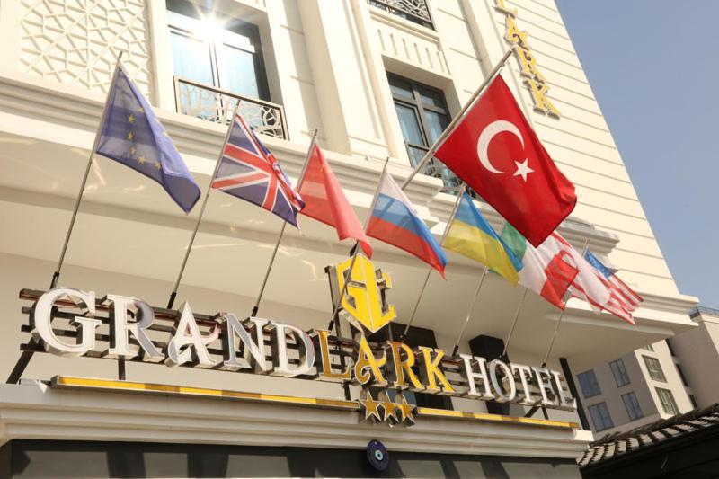Grand Lark Otel *