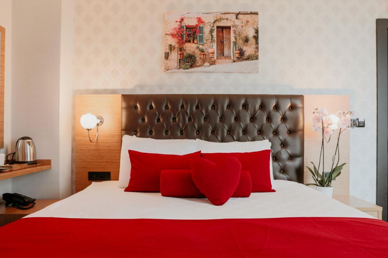 Grand Lark Otel *